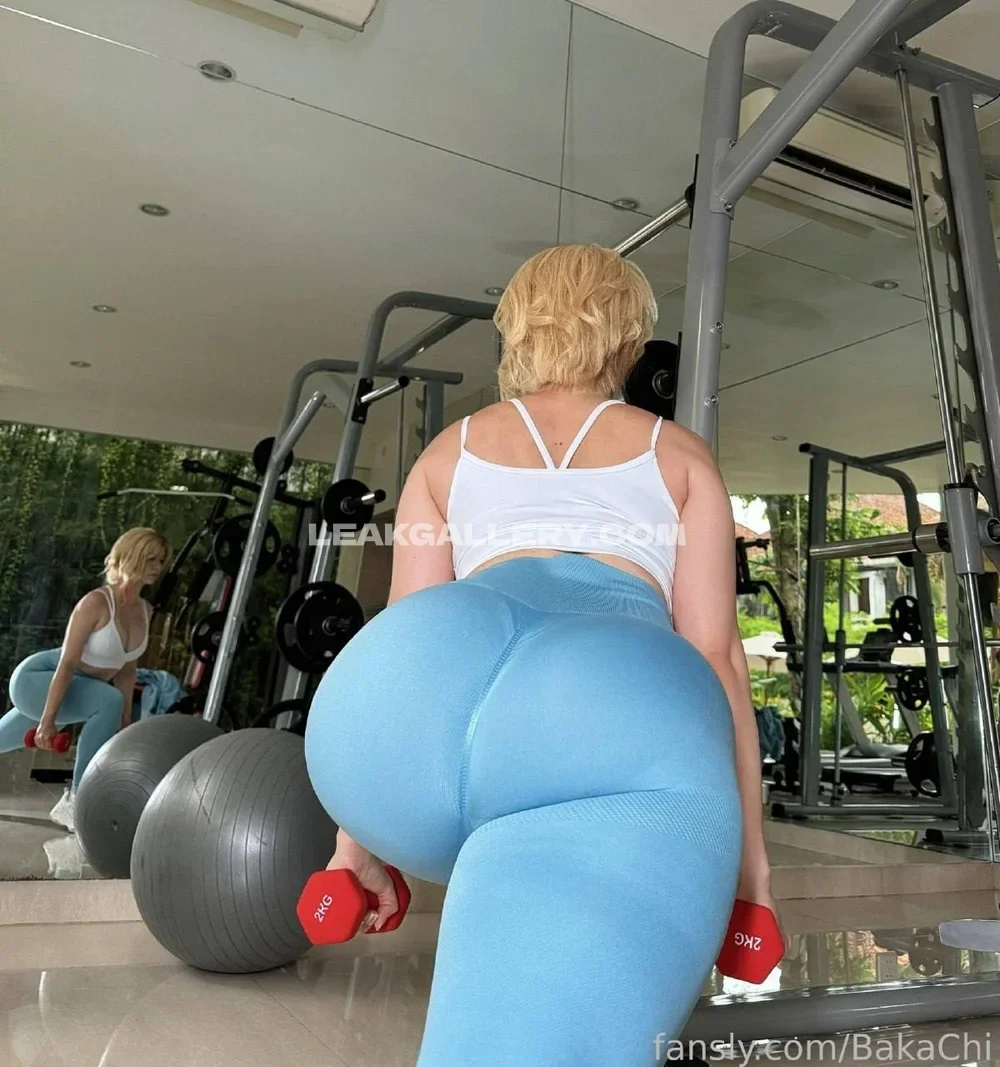 Bakachi_cos Gym Leggings Squat OnlyFans Photo Leaked