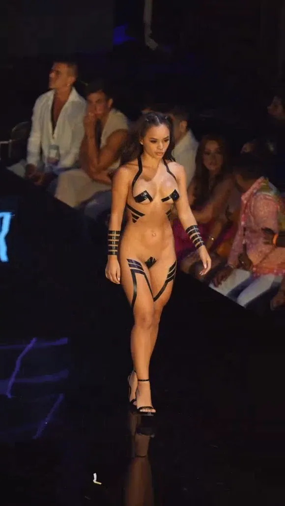 Baristajazx Black Tape Bodysuit Walk OnlyFans Video Leaked