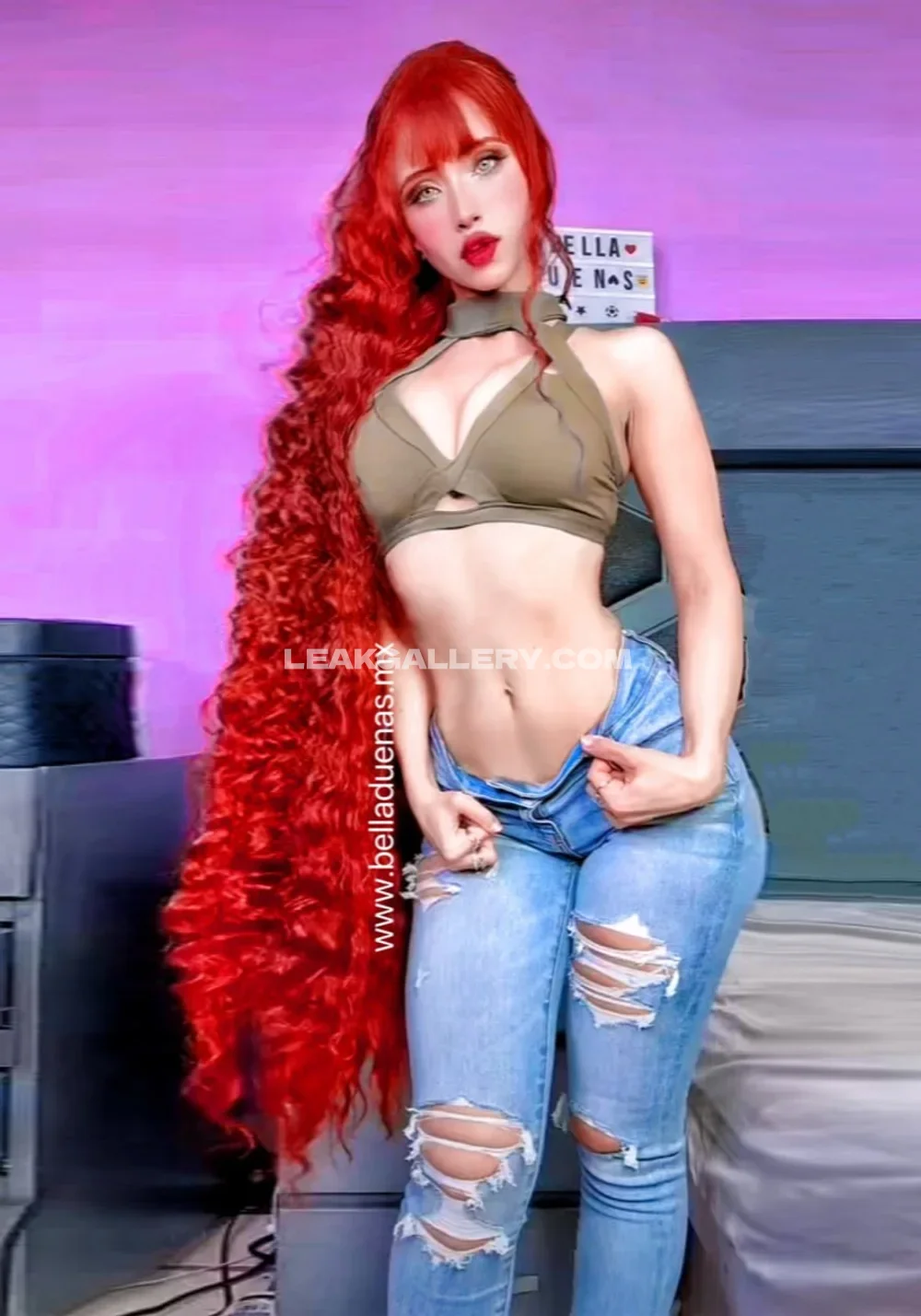 Belladuenas Ripped Jeans Tease OnlyFans Photo Leaked