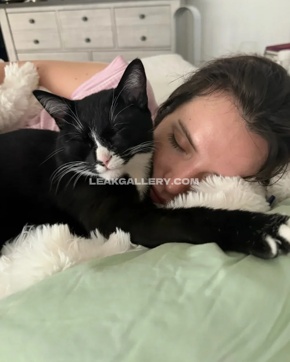 Bellathorne Sleeping With Cat OnlyFans Photo Leaked