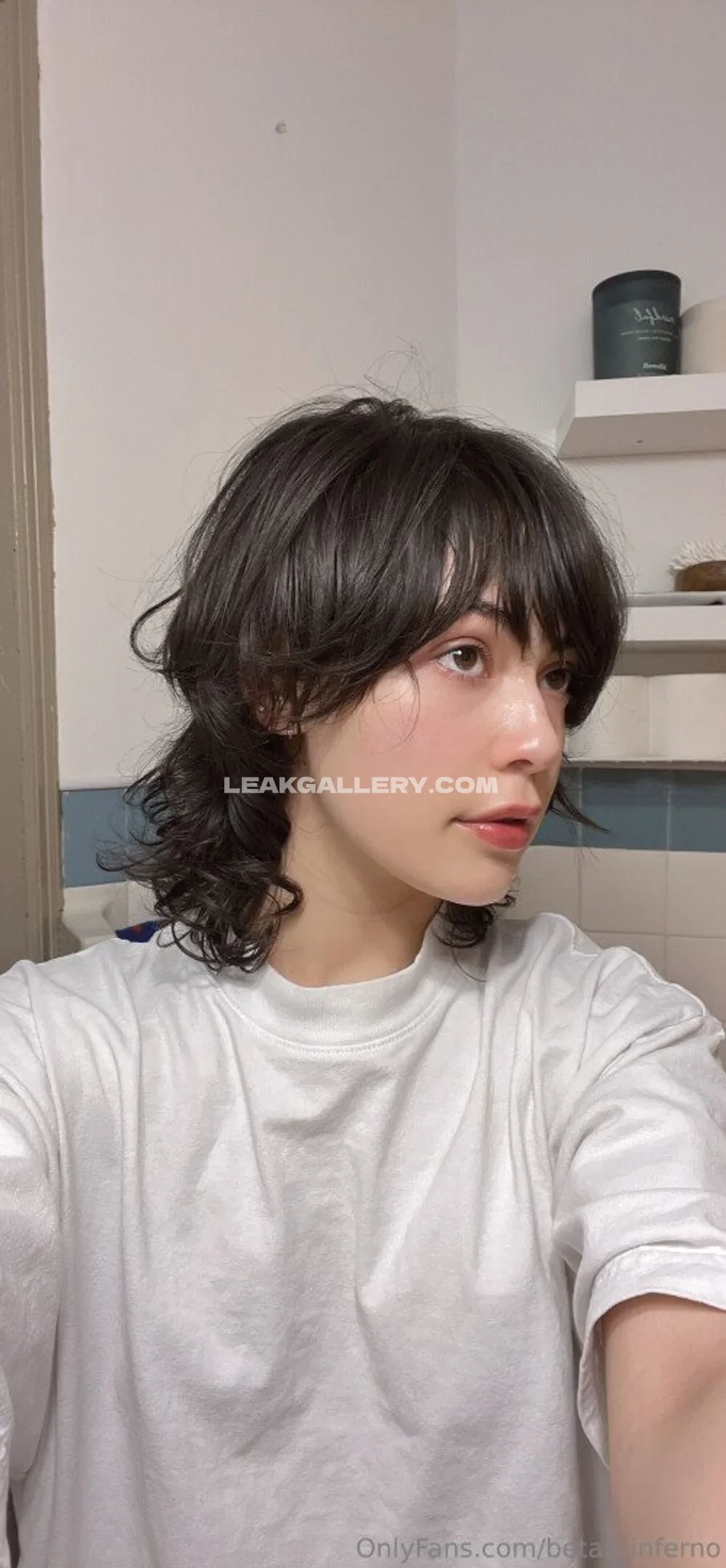 Betas_inferno White T-Shirt Selfie OnlyFans Photo Leaked