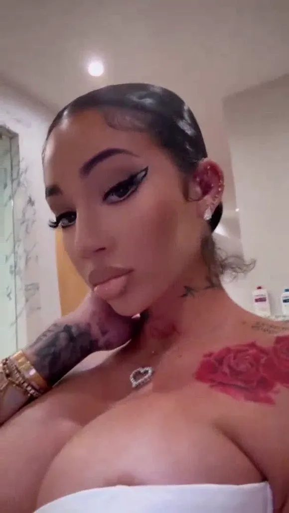 Bhadbhabie Topless Mirror Selfie OnlyFans Video Leaked