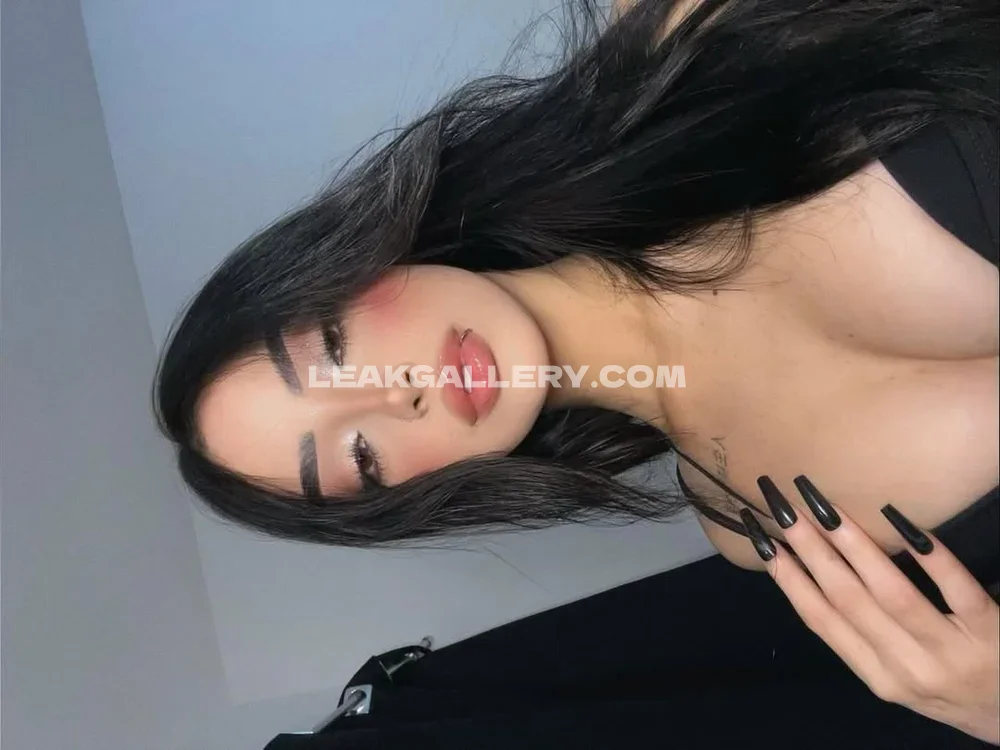 Bianchingrid Topless Close Up Pose OnlyFans Photo Leaked