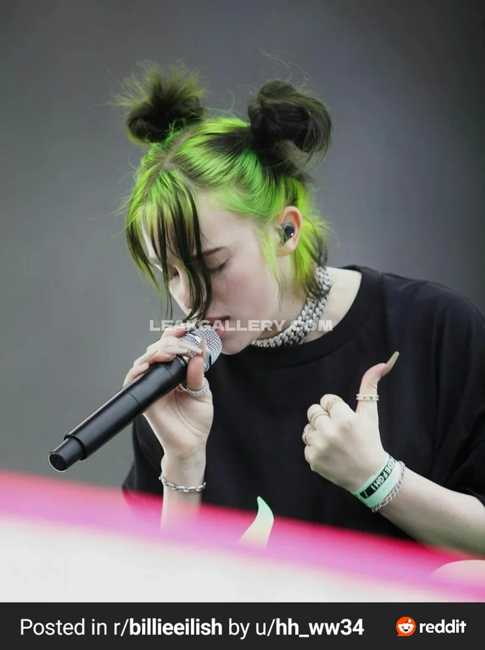 Billie_eilish Green Hair Stage Performance OnlyFans Photo Leaked
