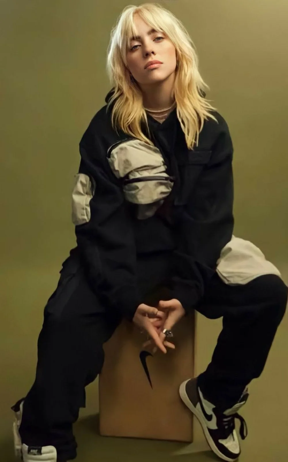 Billie_eilish Sitting In Black Tracksuit OnlyFans Photo Leaked