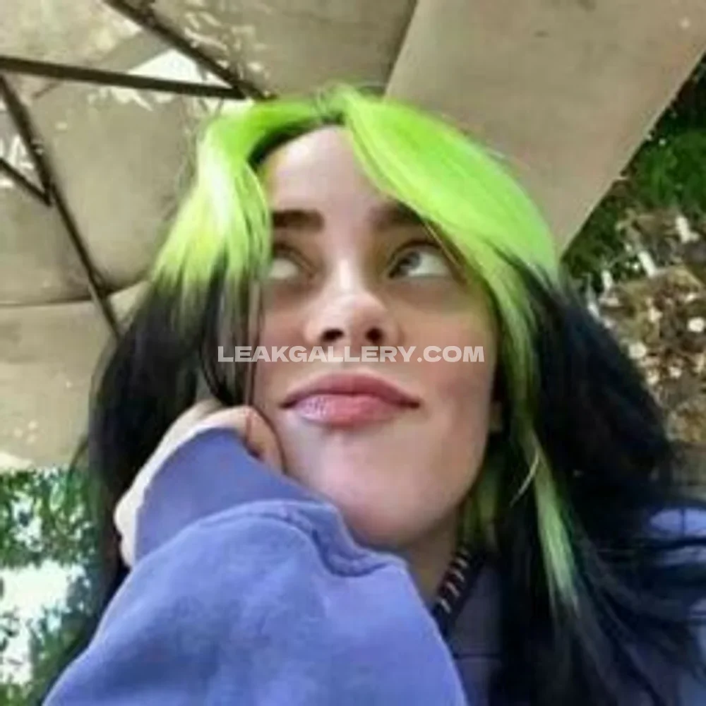 Billie_eilish Green Hair Selfie Pose OnlyFans Photo Leaked