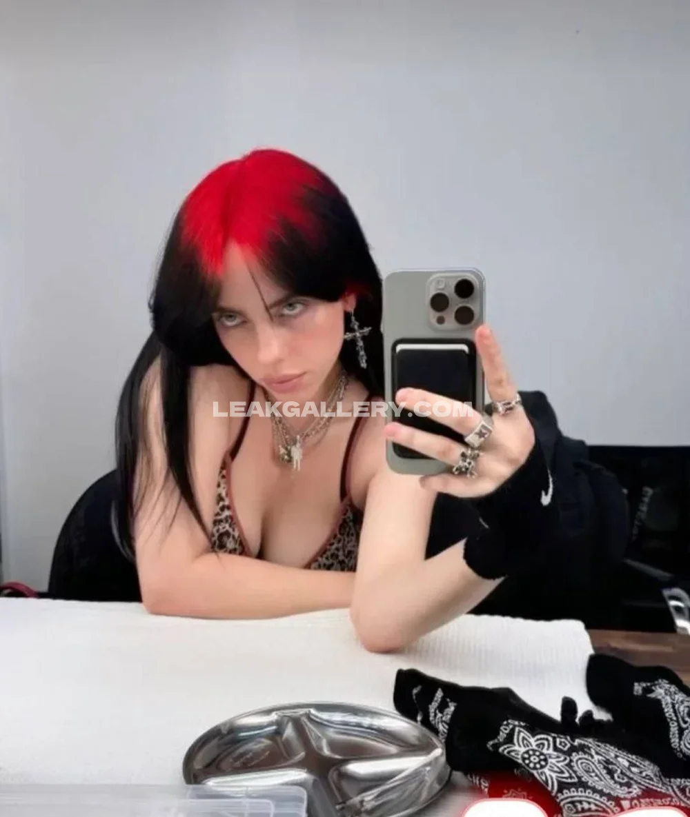 Billie_eilish Red Hair Mirror Selfie OnlyFans Photo Leaked