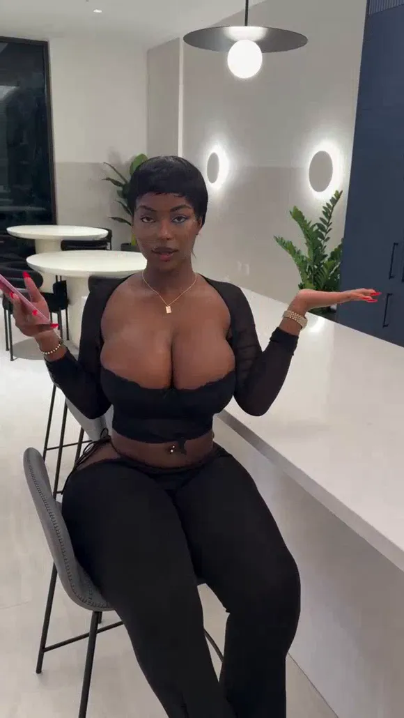 Bimbonique Black Crop Top Tease OnlyFans Video Leaked