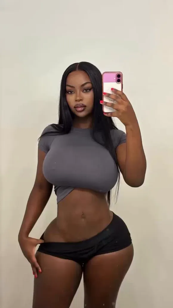 Bimbonique Tight Shorts Pose OnlyFans Video Leaked