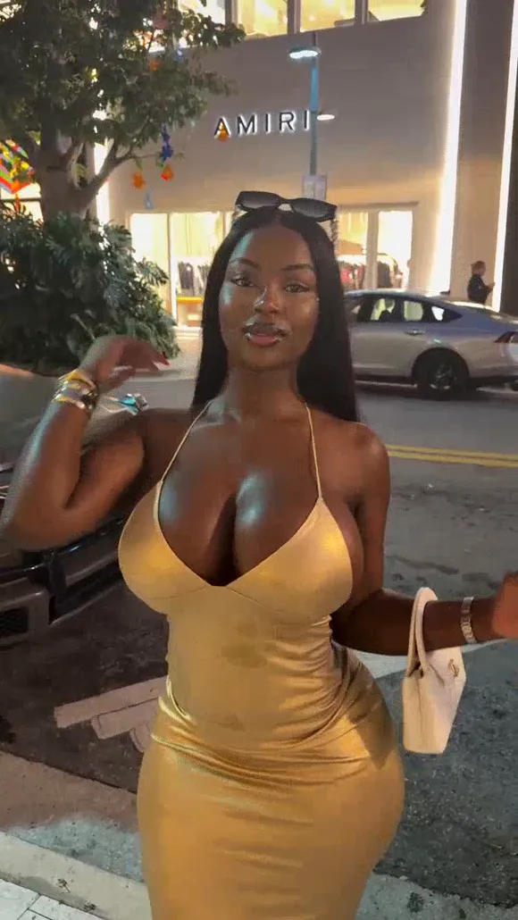 Bimbonique Gold Dress Cleavage Flash OnlyFans Video Leaked