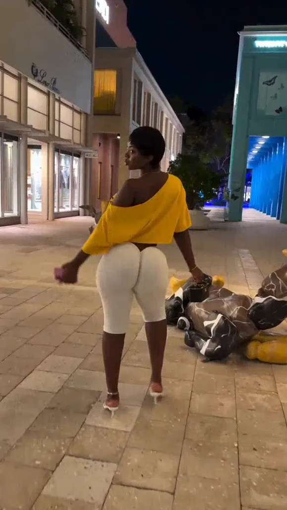 Bimbonique Tight White Shorts Twerk OnlyFans Video Leaked