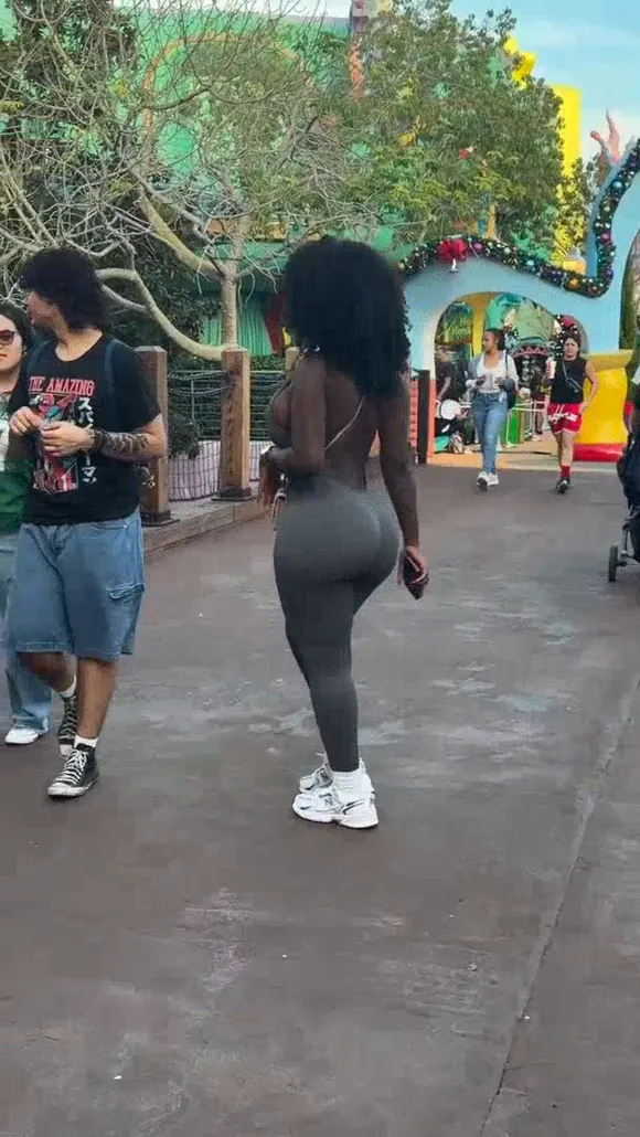 Bimbonique Tight Leggings Ass Shot OnlyFans Video Leaked