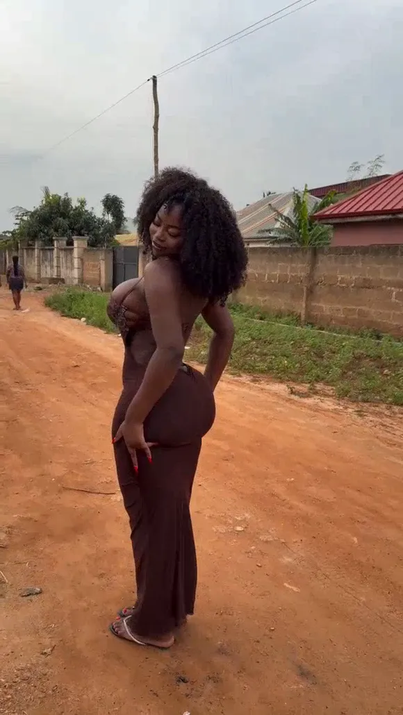 Bimbonique Lace Bra And Curves OnlyFans Video Leaked