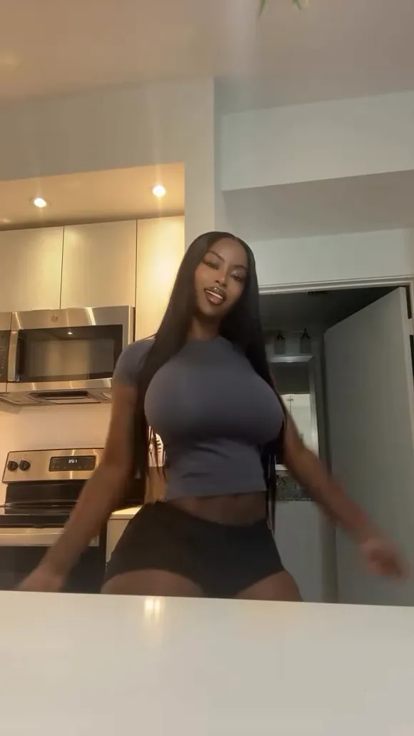 Bimbonique Tight Shorts Twerk OnlyFans Video Leaked