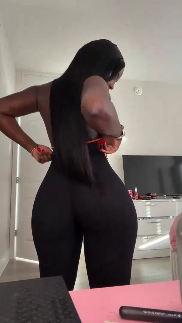 Bimbonique Thick Ass Twerking OnlyFans Video Leaked