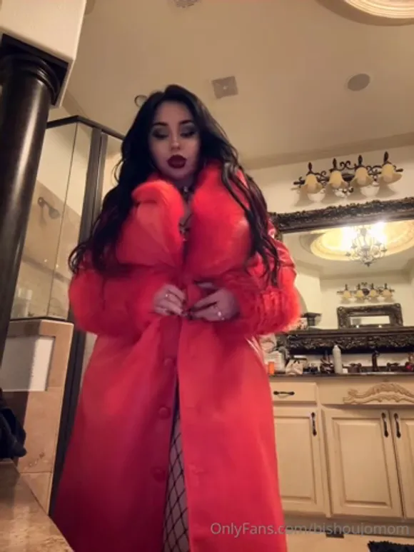 Bishoujomom Red Coat Tease OnlyFans Video Leaked