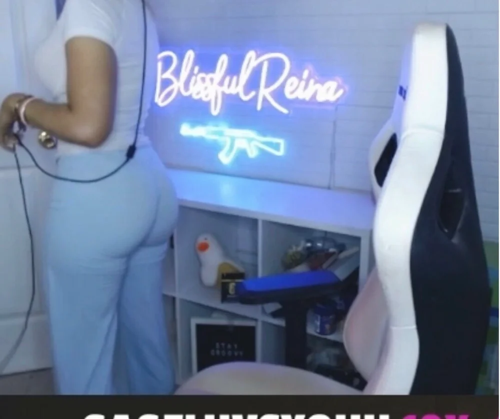 Blissfulreina... Tight Pants Ass View OnlyFans Photo Leaked