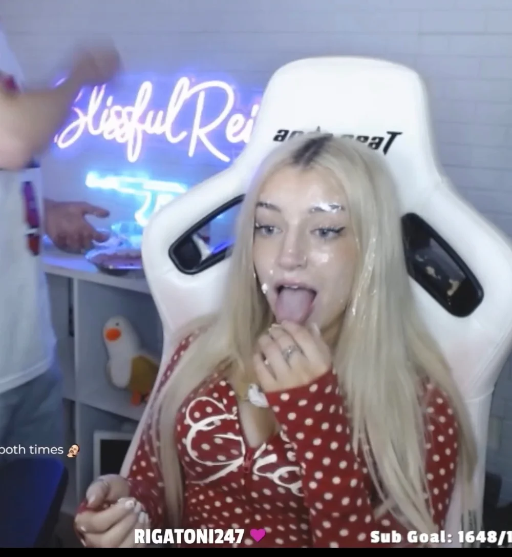 Blissfulreina... Red Polka Dot Top Tease OnlyFans Photo Leaked