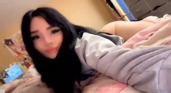Blows Topless Bed Selfie OnlyFans Video Leaked