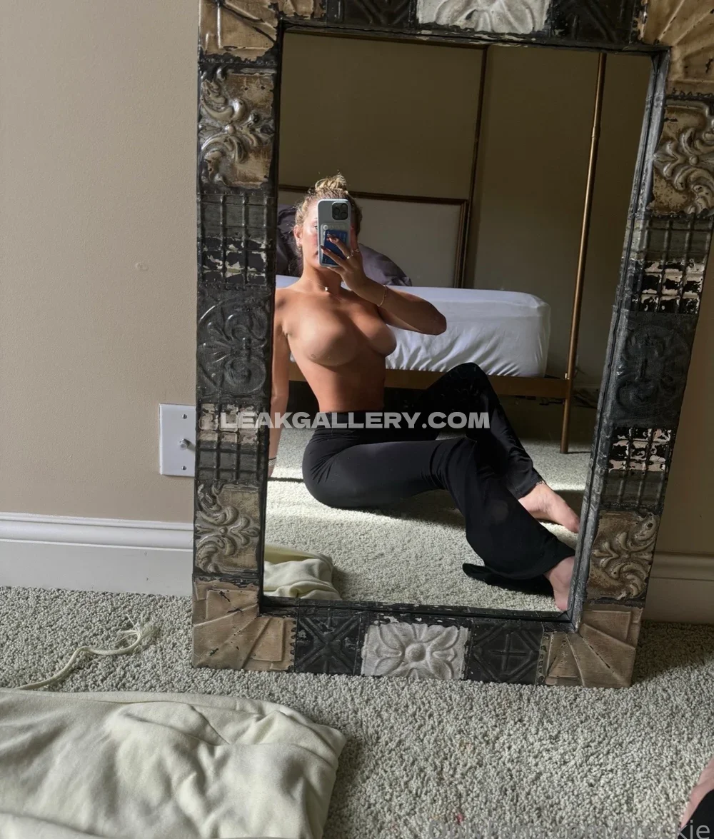 Breckie Topless Mirror Selfie OnlyFans Photo Leaked