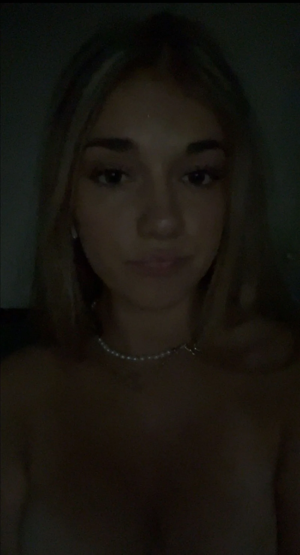 Breckie Topless Pearl Necklace Pose OnlyFans Photo Leaked
