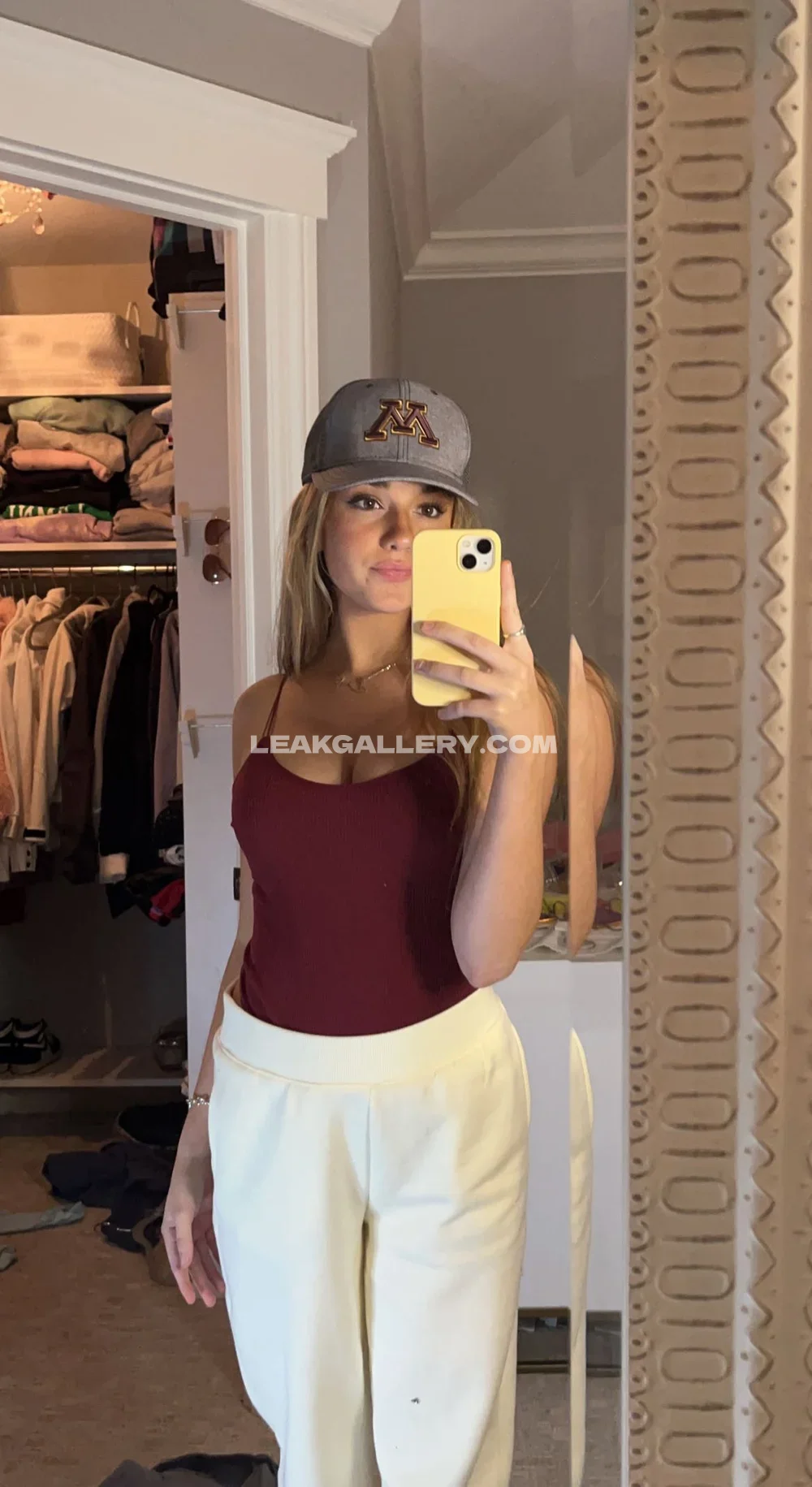 Breckie Mirror Selfie In Cap OnlyFans Photo Leaked