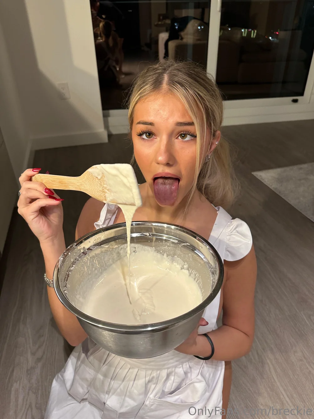 Breckie Tongue Out Baking Tease OnlyFans Photo Leaked