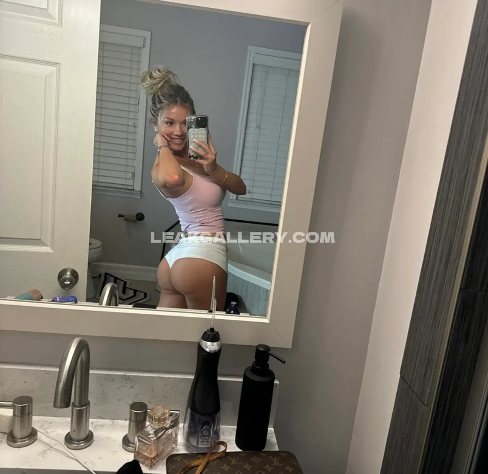 Breckie Mirror Selfie Ass Shot OnlyFans Photo Leaked