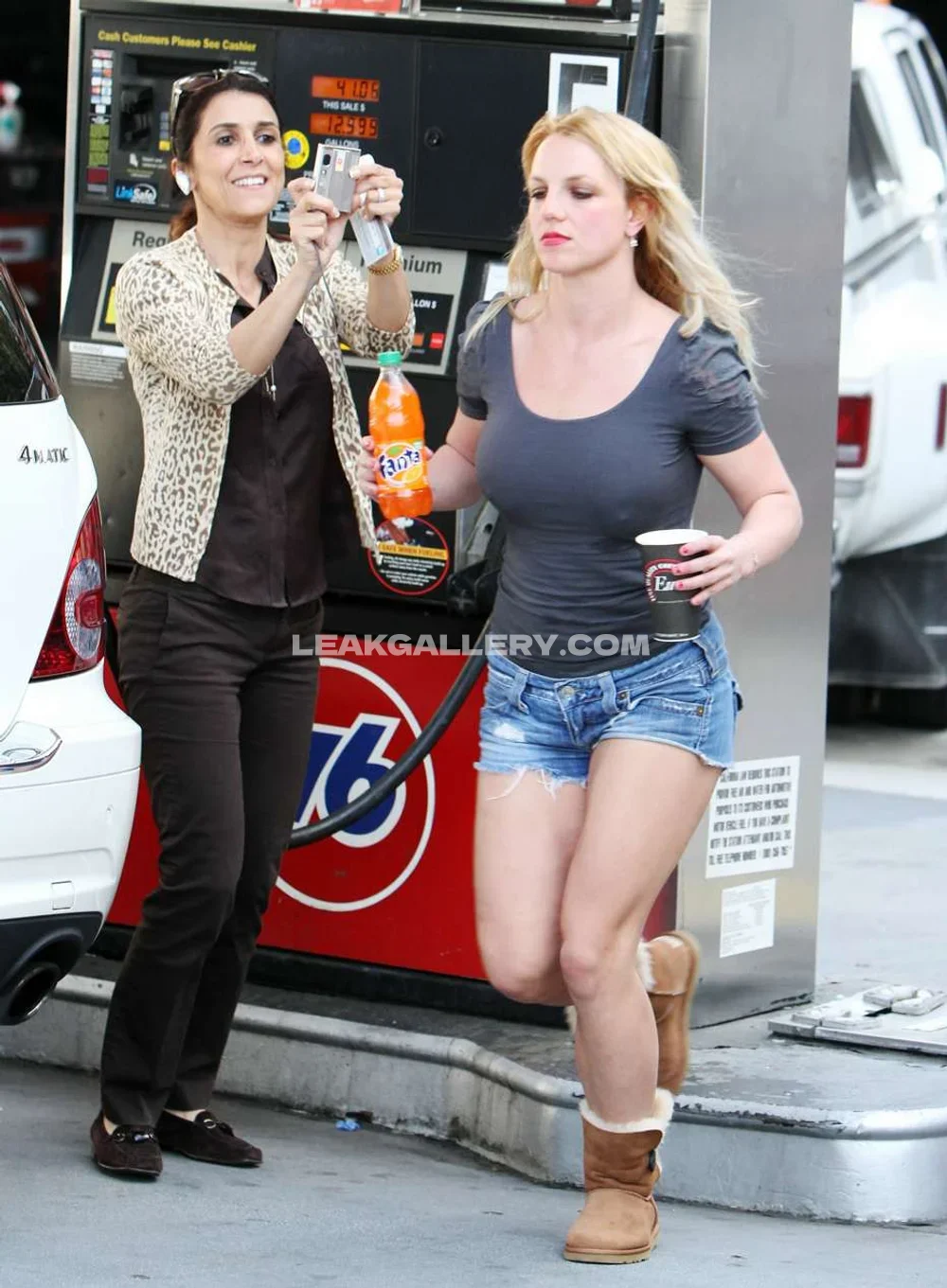 Britneyspears Denim Shorts Gas Station OnlyFans Photo Leaked
