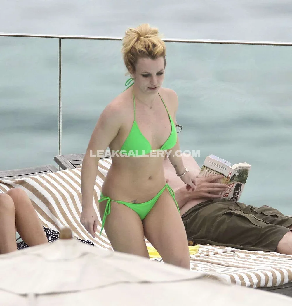 Britneyspears Green Bikini On Yacht OnlyFans Photo Leaked
