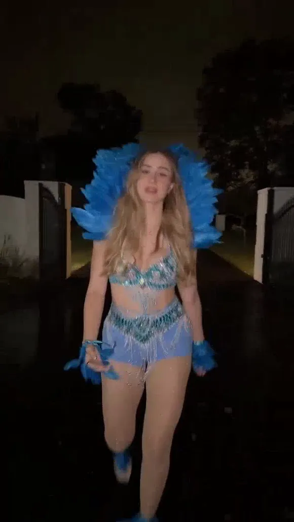 Bronwinaurora Blue Feather Costume Strut OnlyFans Video Leaked