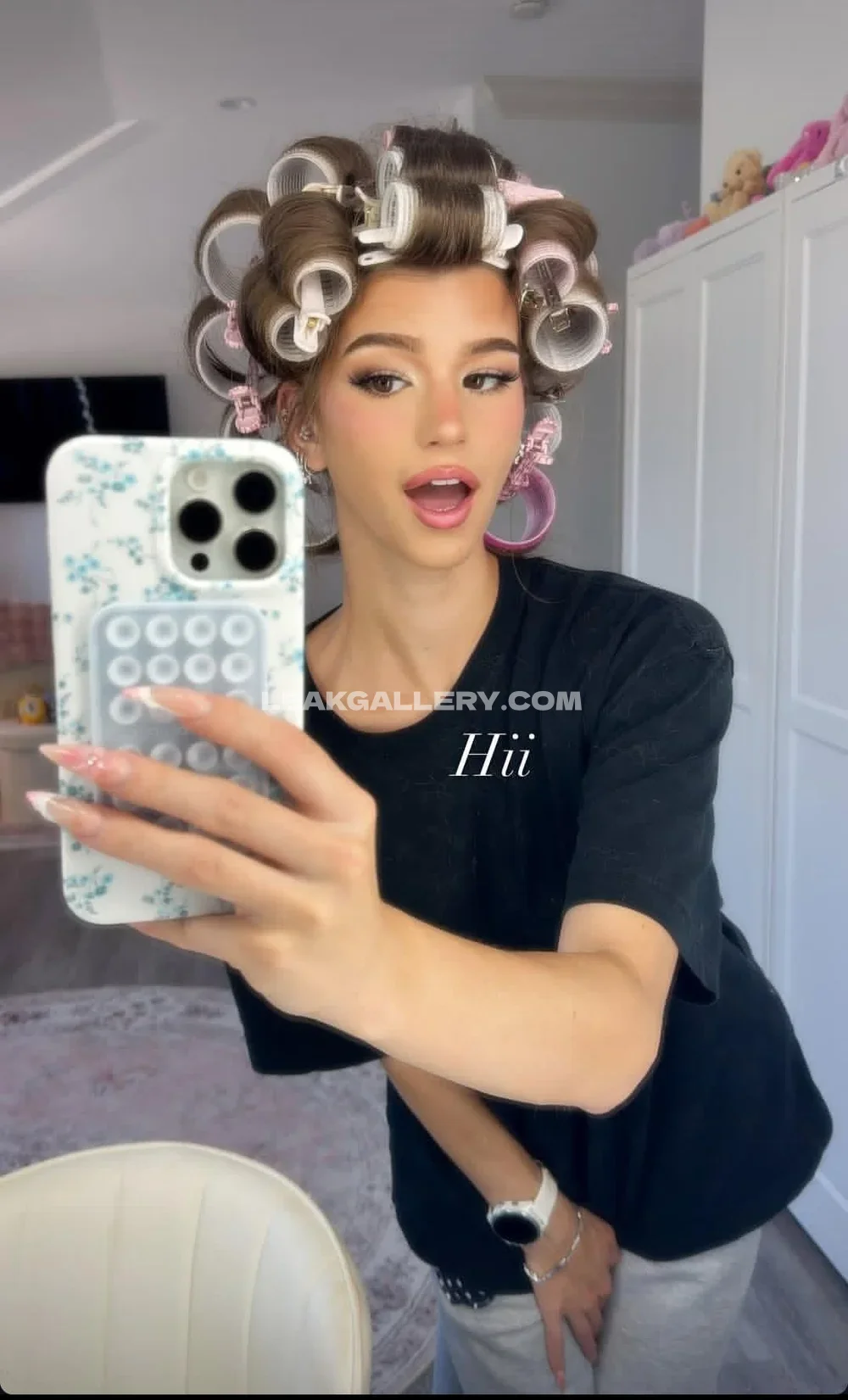 Brookemonk Hair Rollers Selfie OnlyFans Photo Leaked