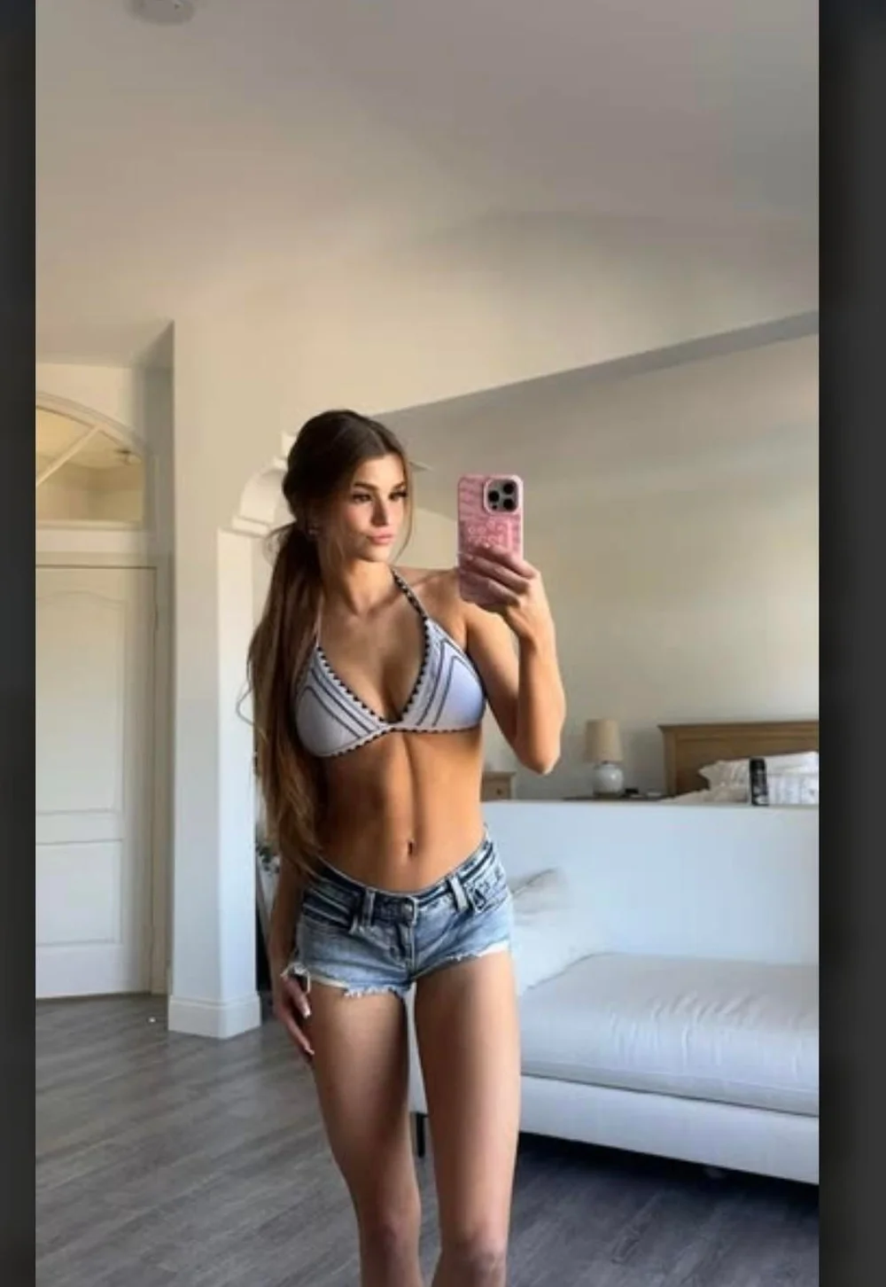 Brookemonk Bikini Top Mirror Selfie OnlyFans Photo Leaked