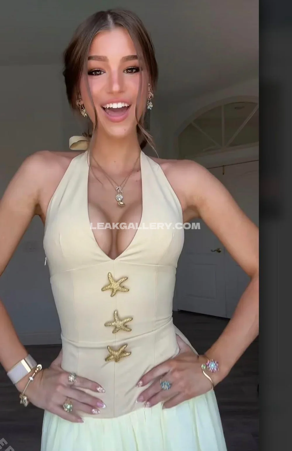 Brookemonk Haltered Dress Pose OnlyFans Photo Leaked