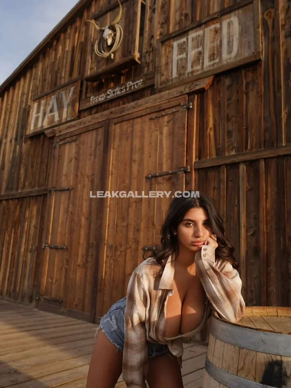 Bufalika Plaid Shirt Boobs Display OnlyFans Photo Leaked