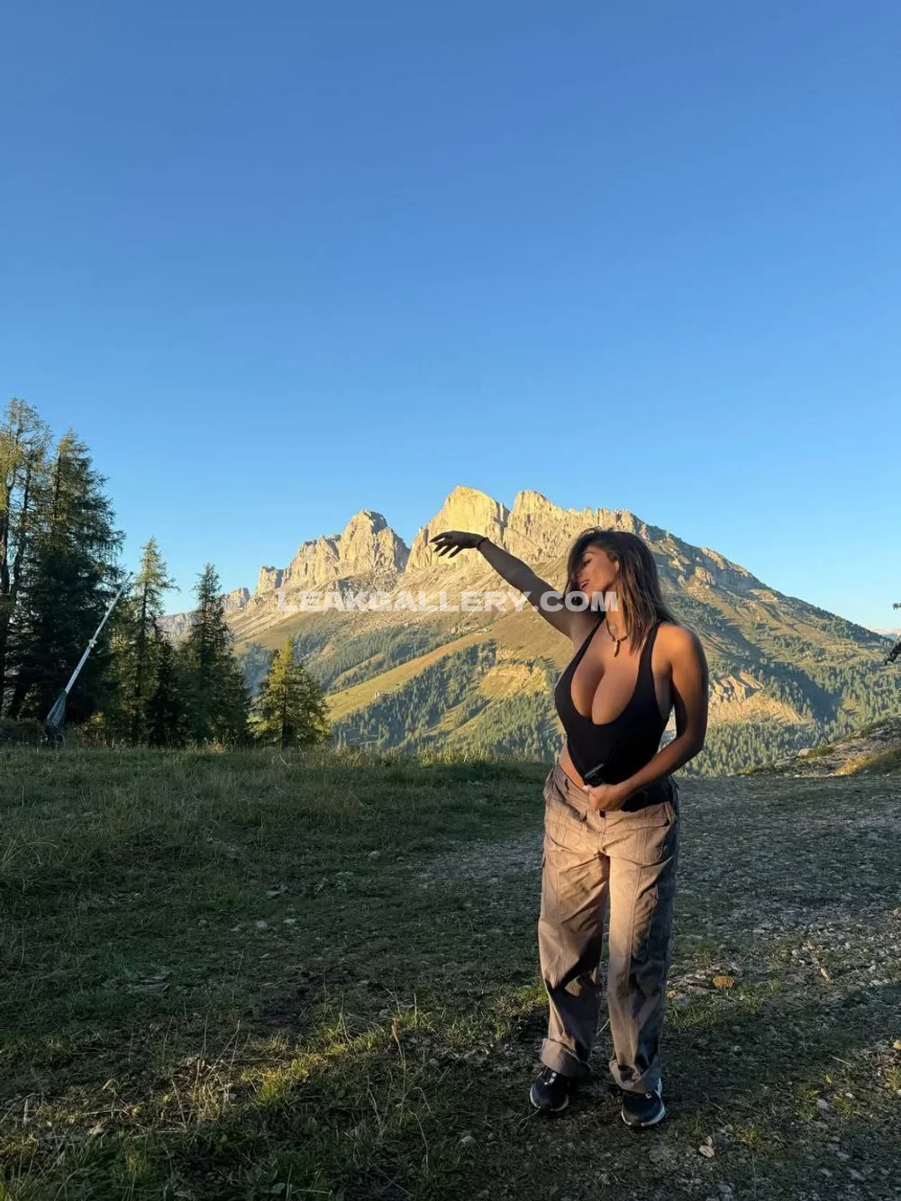 Bufalika Black Top Mountain Pose OnlyFans Photo Leaked