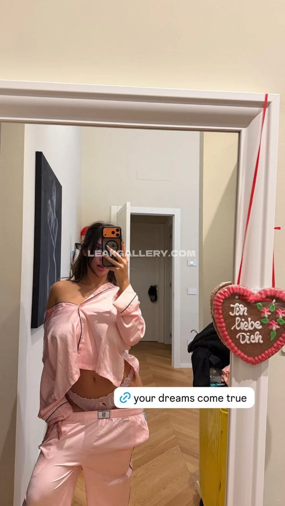 Bufalika Pink Pajama Mirror Selfie OnlyFans Photo Leaked