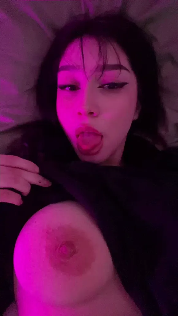 Bunnitraphouse Topless Tongue Tease OnlyFans Video Leaked