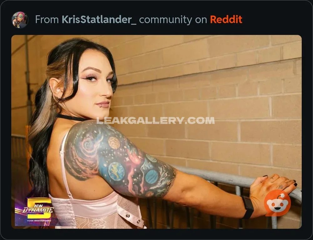 Callmekrisstat Tattooed Arm Pose OnlyFans Photo Leaked