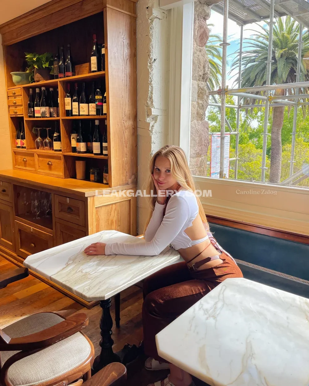 Carolinezalog White Crop Top Pose OnlyFans Photo Leaked