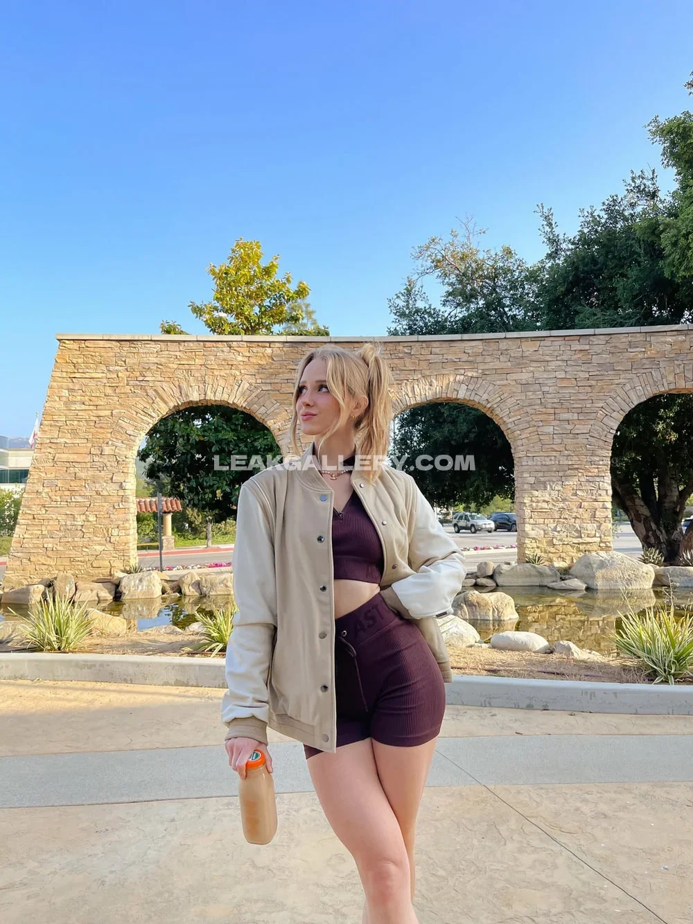 Carolinezalog Casual Streetwear Pose OnlyFans Photo Leaked