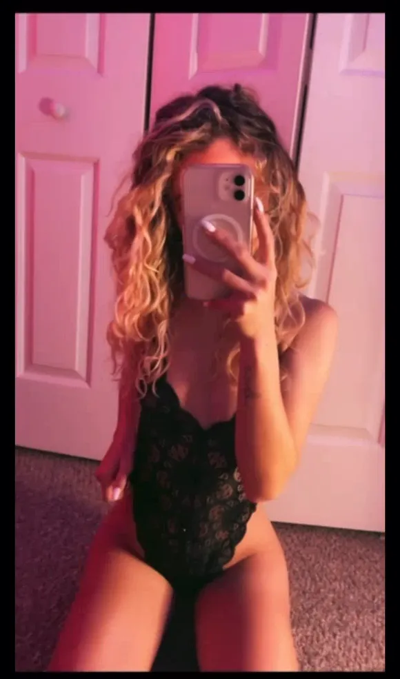 Catalinasof Black Lace Bodysuit Selfie OnlyFans Video Leaked