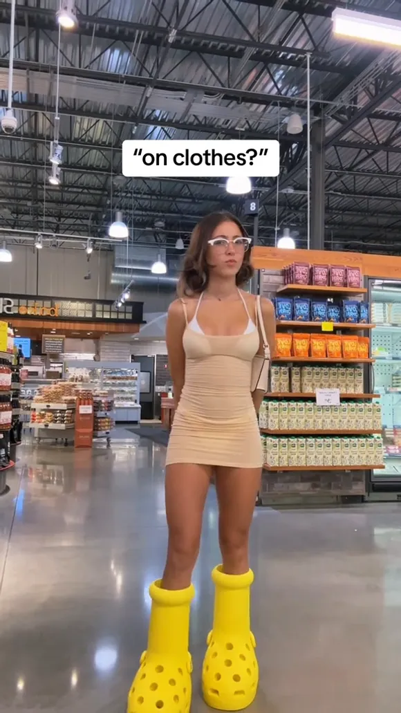Catalinasof Beige Dress And Yellow Boots OnlyFans Video Leaked