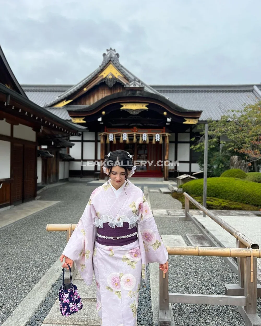 Catsara Kimono Walk At Temple OnlyFans Photo Leaked