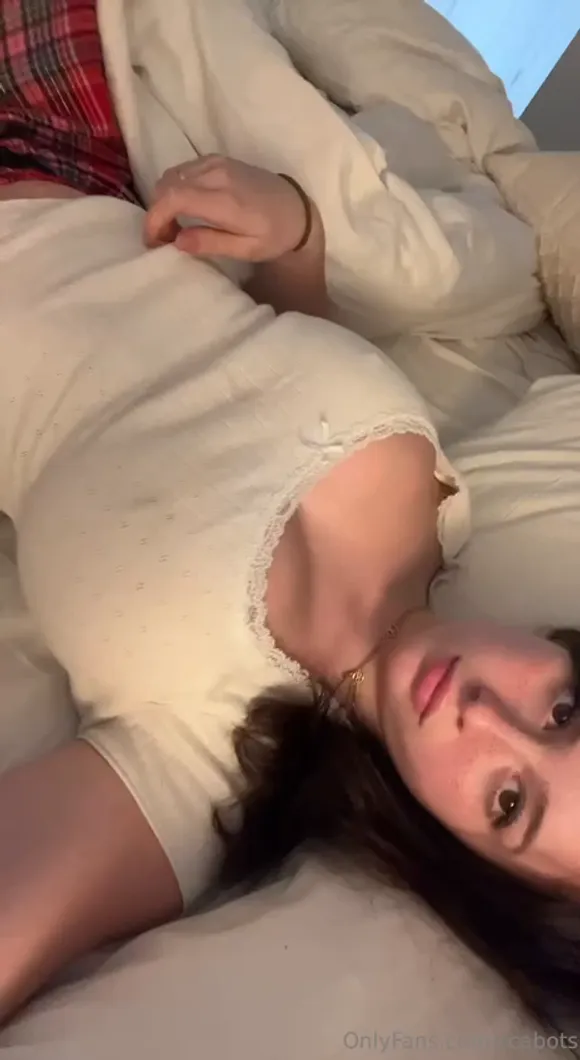 Ccabots Lace Top Bed Pose OnlyFans Video Leaked