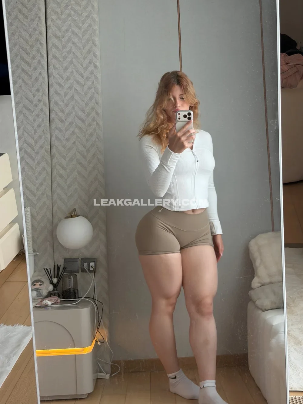 Cherryxft Mirror Selfie In Crop Top OnlyFans Photo Leaked