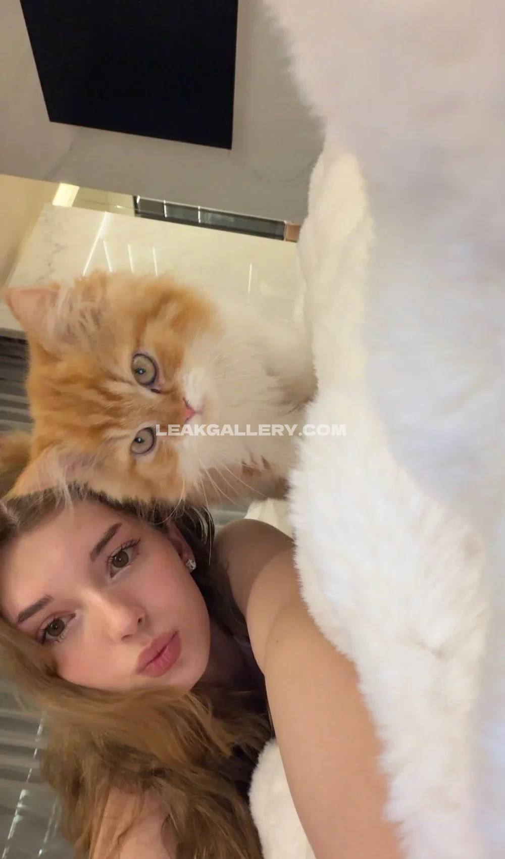 Cherryxft Fluffy Blanket Selfie OnlyFans Photo Leaked