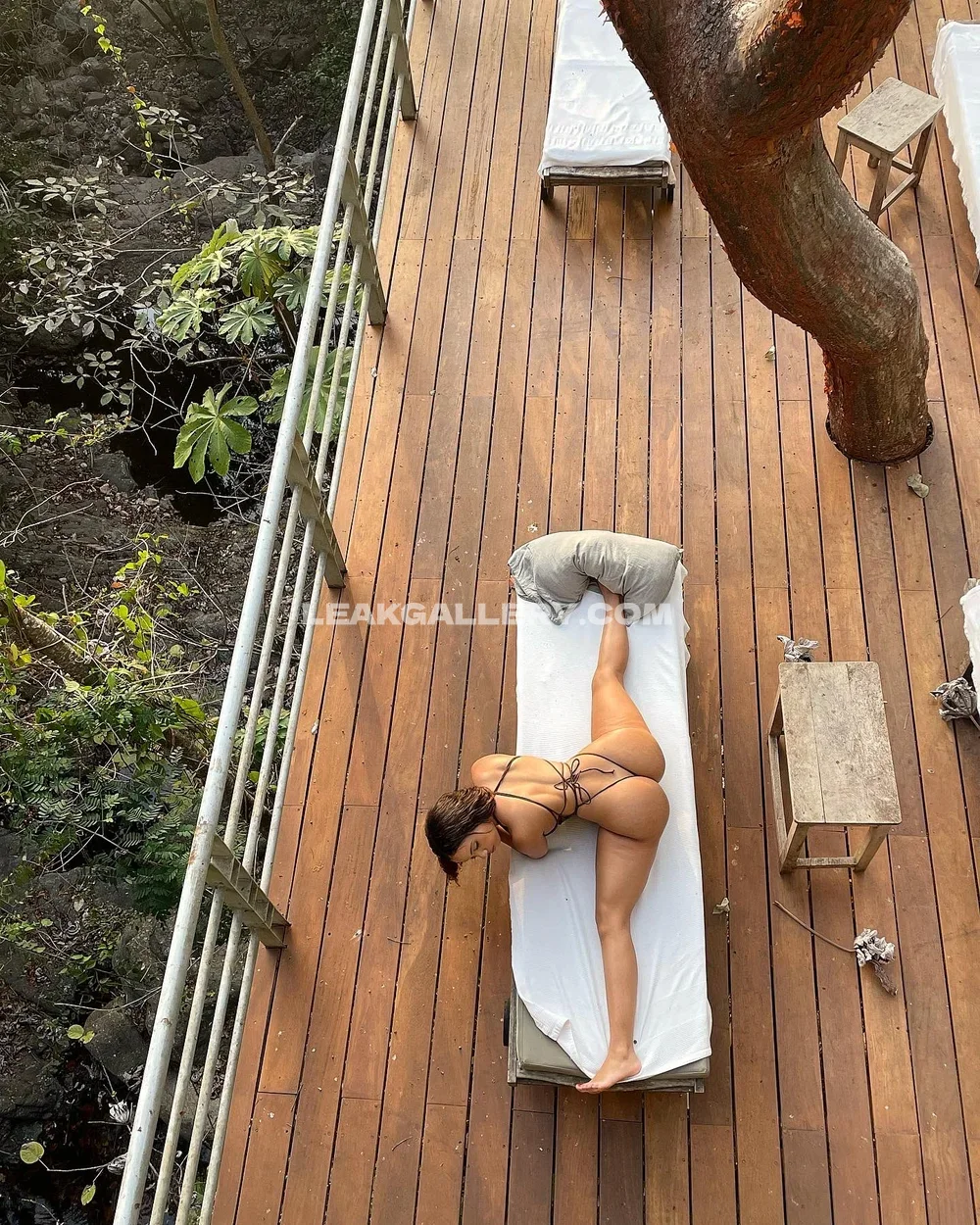 Chey_anderson Naked Ass Lounging OnlyFans Photo Leaked