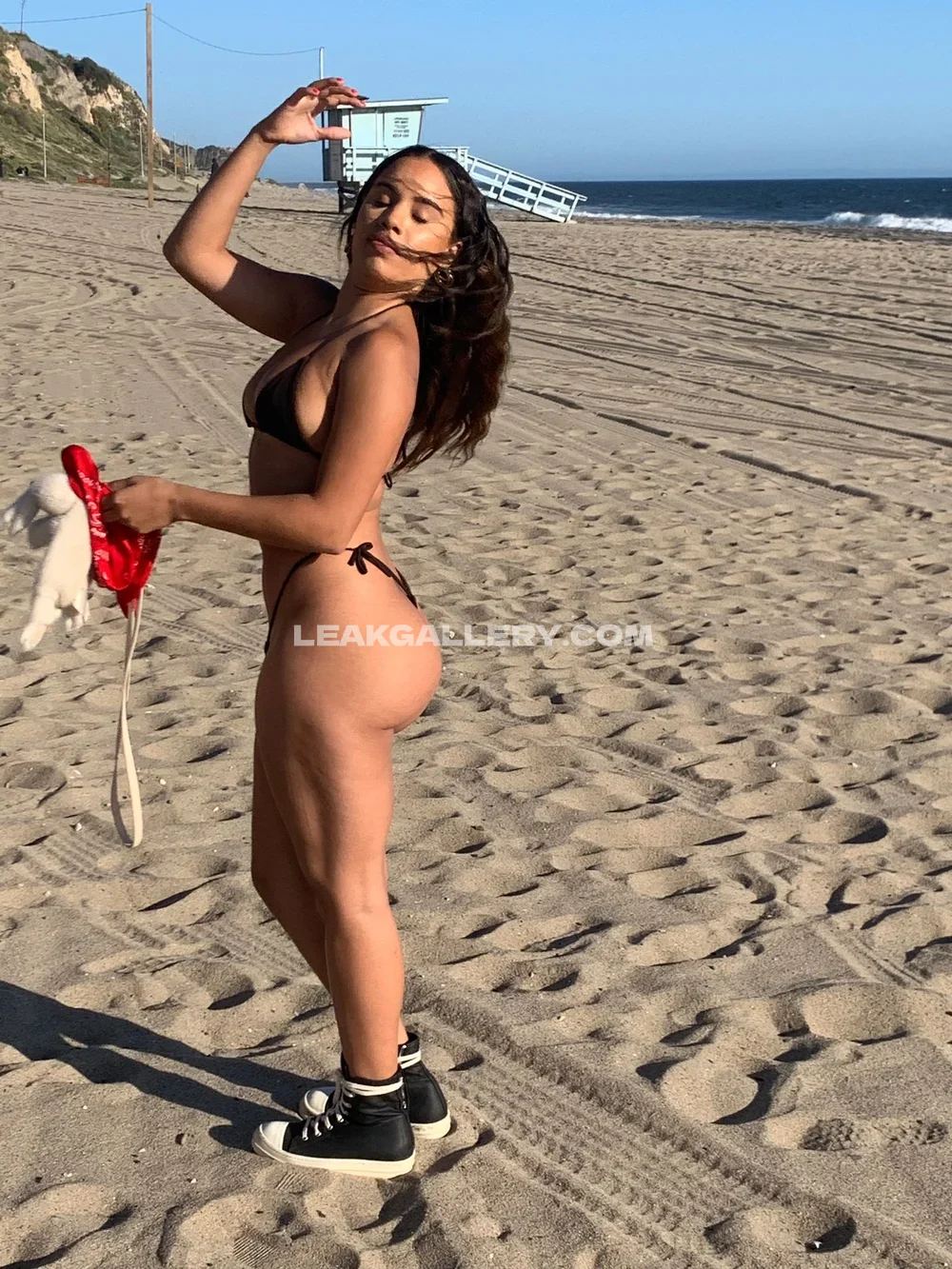 Chey_anderson Beach Bikini Pose OnlyFans Photo Leaked