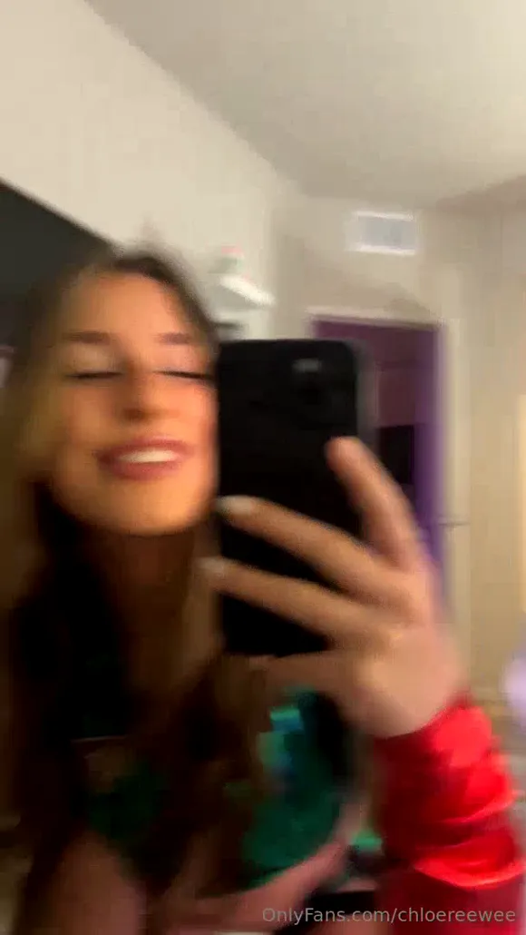 Chloereewee Mirror Selfie With Phone OnlyFans Video Leaked